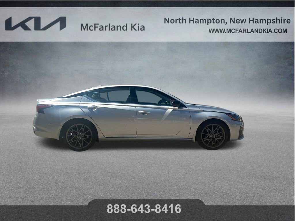 Used 2023 Nissan Altima 2.0 SR FWD image 12