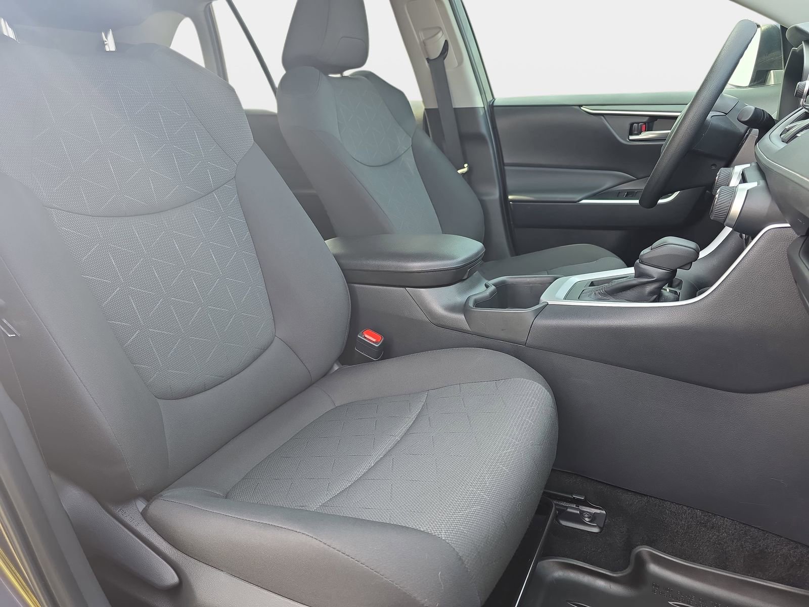 Used 2024 Toyota RAV4 XLE w/ Convenience Package image 10