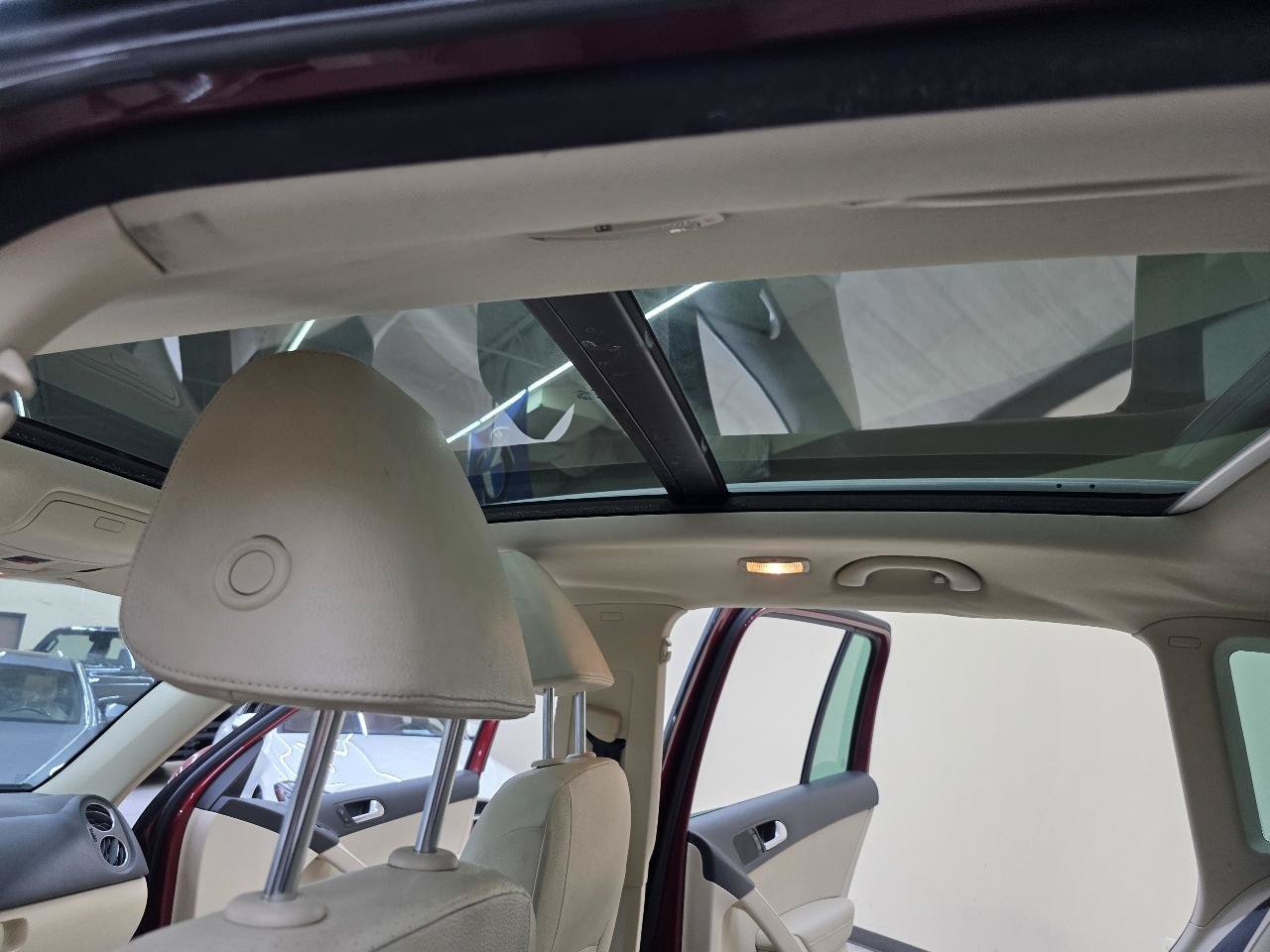 Used 2014 Volkswagen Tiguan SEL FWD image 35