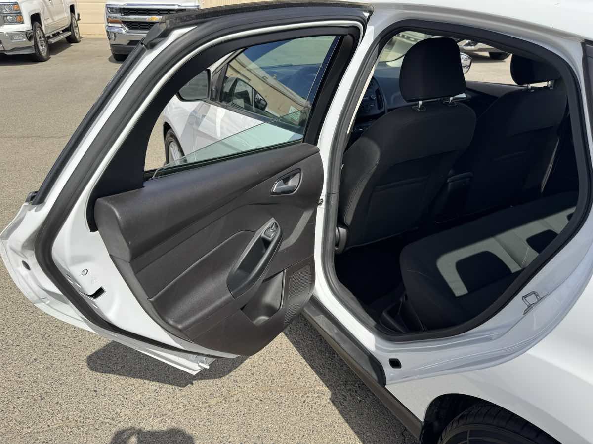 Used 2017 Ford Focus SE FWD image 18