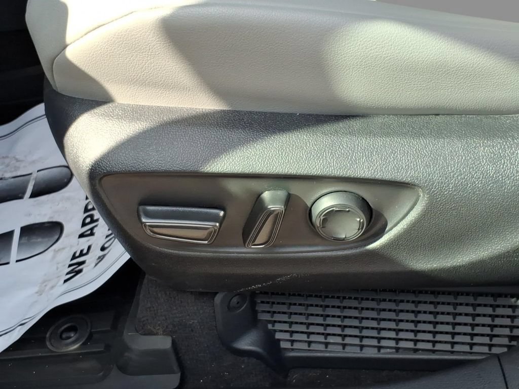 Used 2026 Toyota Sienna XLE AWD/4WD image 18