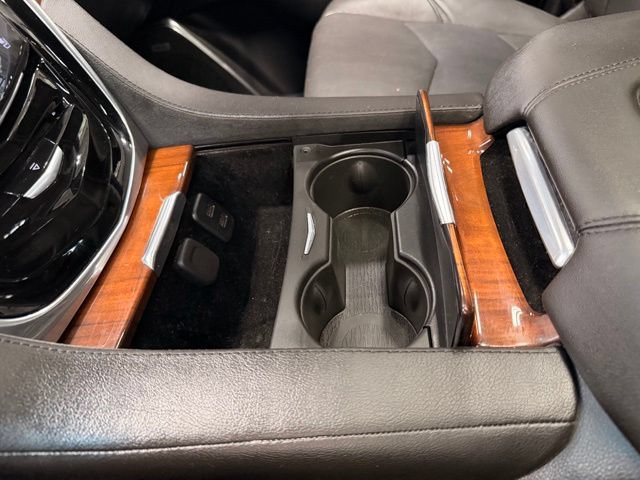 Used 2017 Cadillac Escalade Luxury AWD/4WD image 37