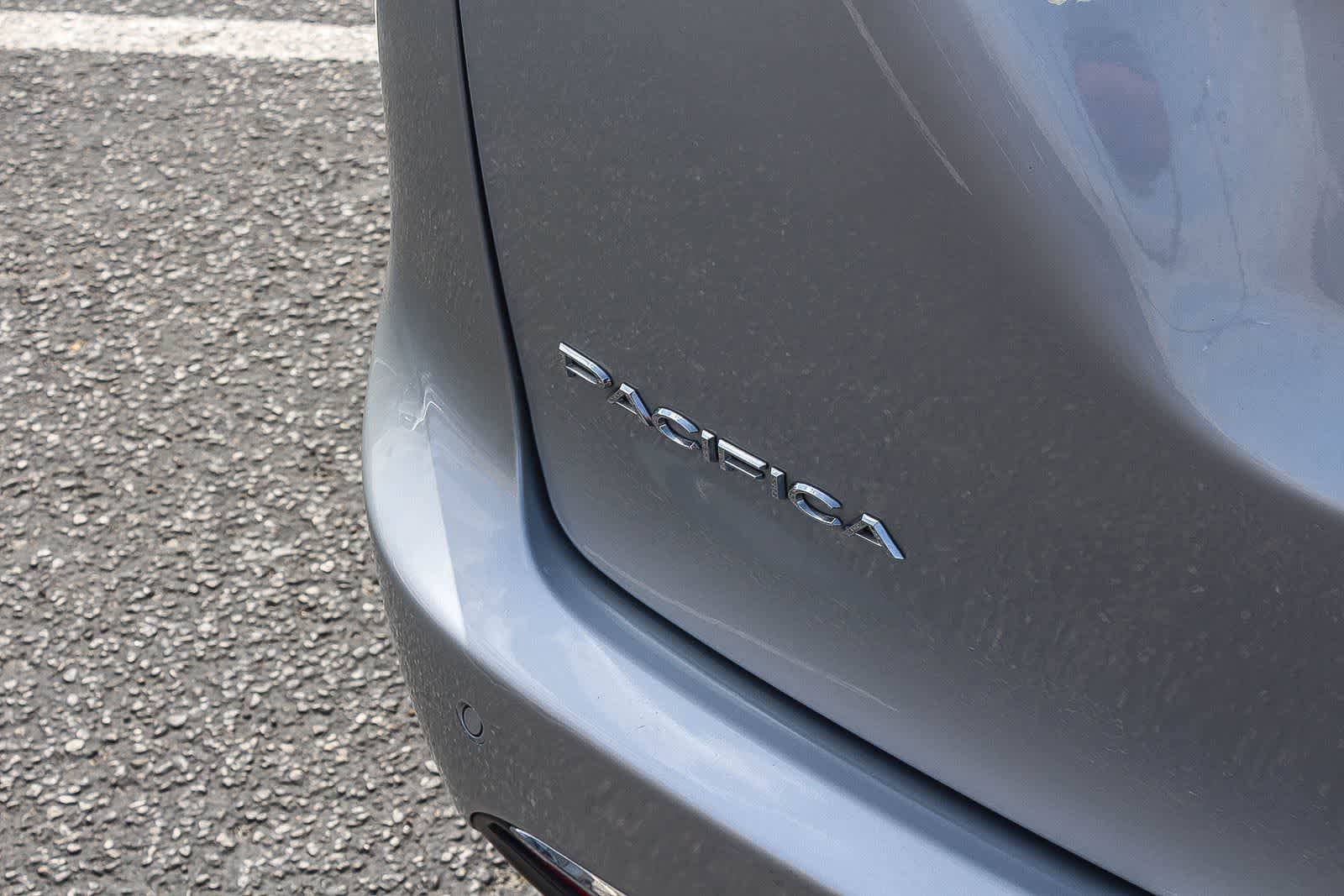 Used 2023 Chrysler Pacifica Limited image 9
