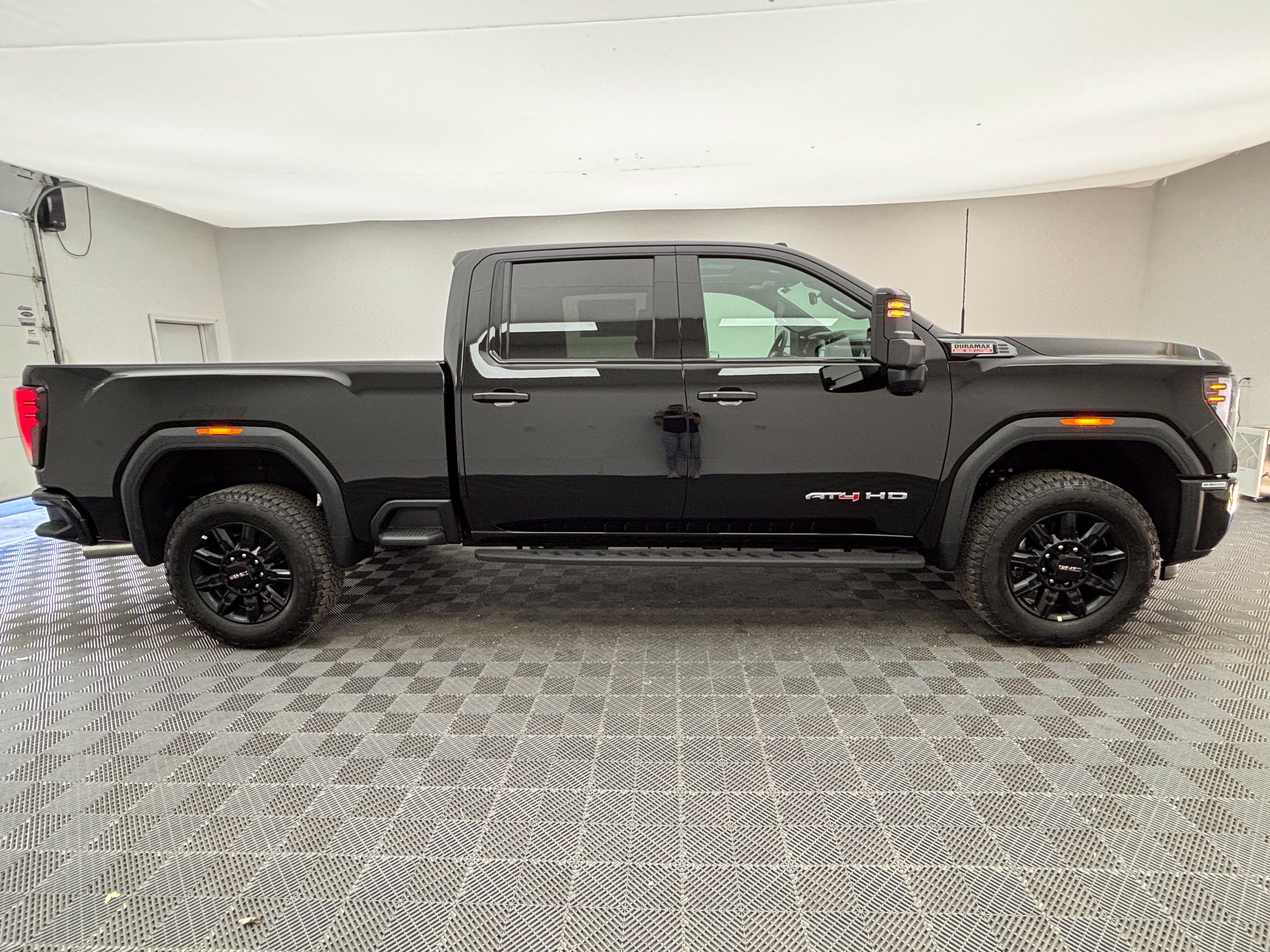 New 2026 GMC Sierra 2500 AT4 w/ AT4 Premium Plus Package AWD/4WD image 9