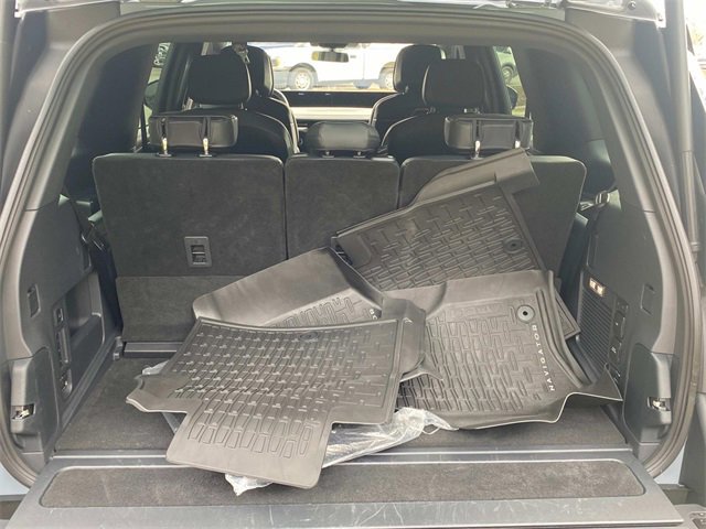 Used 2025 Lincoln Navigator Reserve w/ Jet Appearance Package image 30