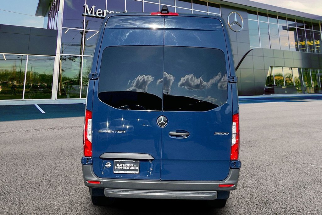 Used 2024 Mercedes-Benz Sprinter 2500 image 4