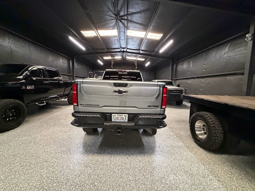 Used 2024 Chevrolet Silverado 2500 ZR2 w/ Technology Package AWD/4WD image 6