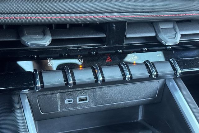 Used 2024 Chevrolet Colorado Z71 w/ Z71 Convenience Package 2 image 28