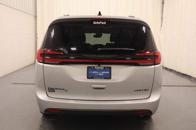 New 2026 Chrysler Pacifica Limited image 7