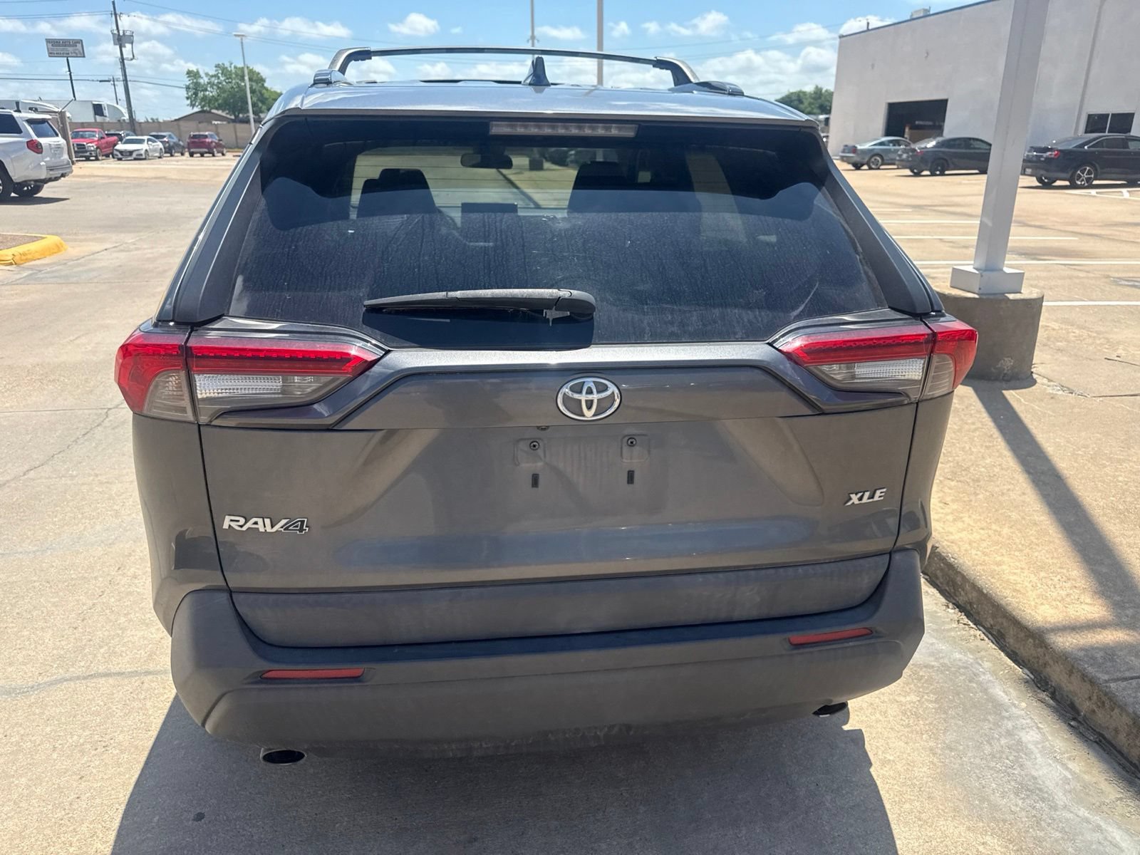 Used 2020 Toyota RAV4 XLE Premium FWD image 6