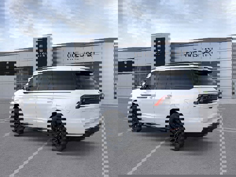 New 2026 Lincoln Navigator Reserve w/ Jet Appearance Package image 4