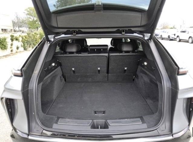 Used 2024 Cadillac Lyriq Luxury image 12