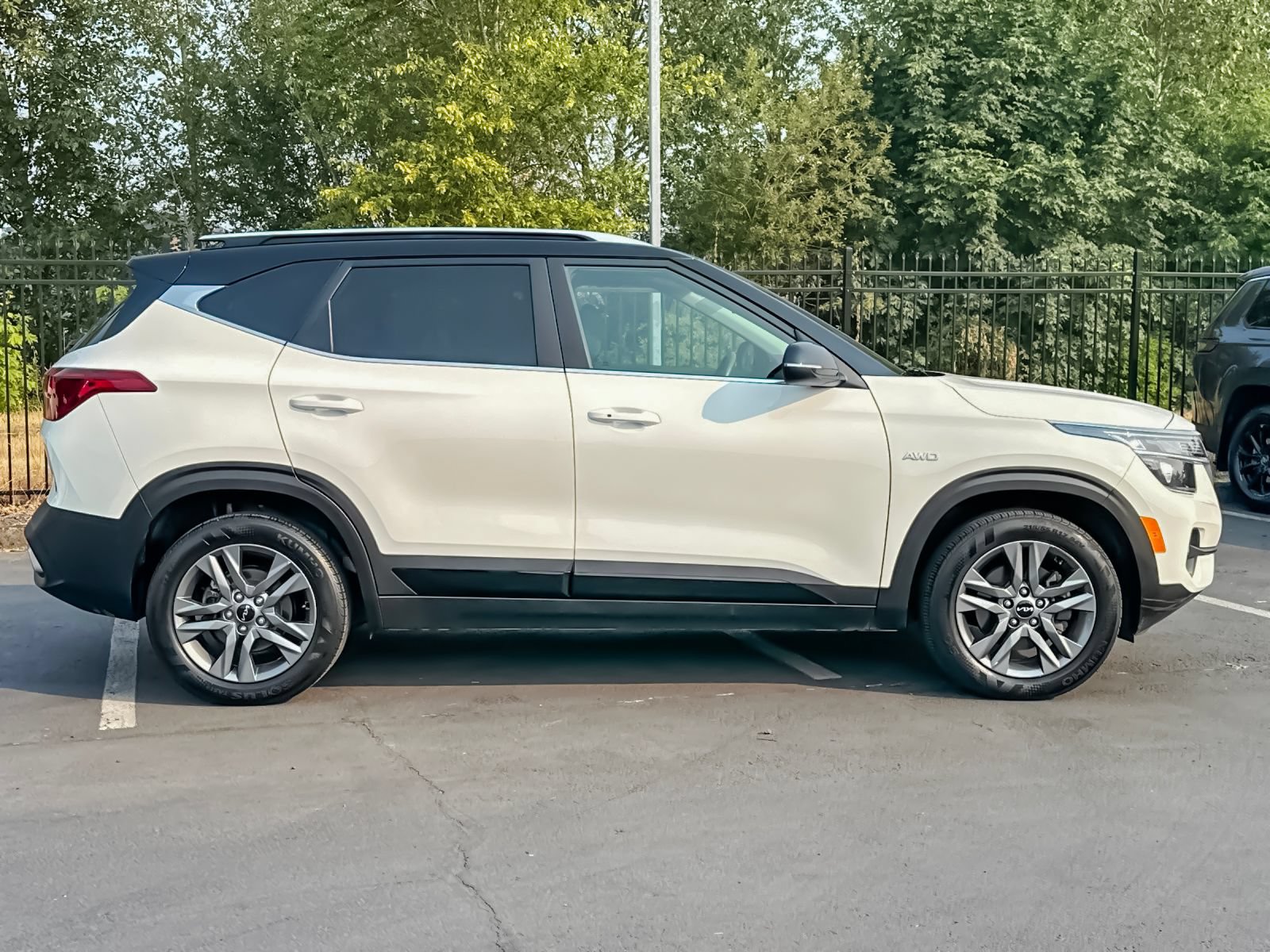 Used 2023 Kia Seltos S AWD/4WD image 2