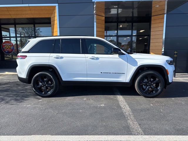 New 2026 Jeep Grand Cherokee Limited w/ Limited Altitude Package AWD/4WD image 2