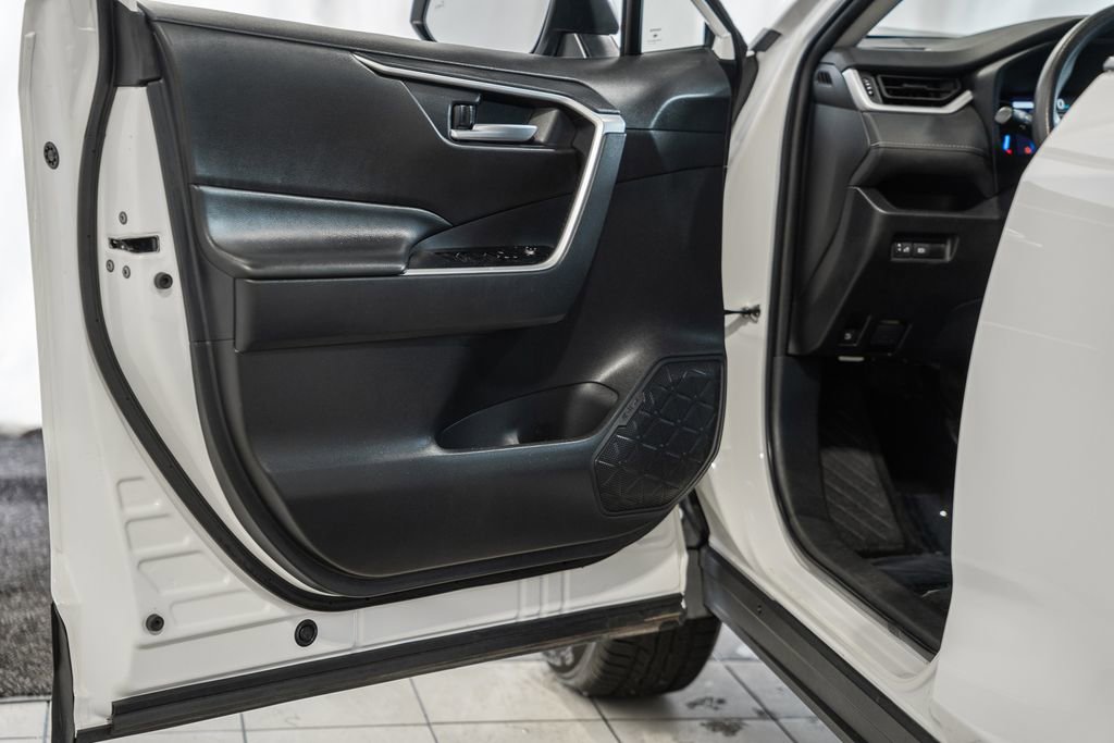 Used 2025 Toyota RAV4 XLE image 33