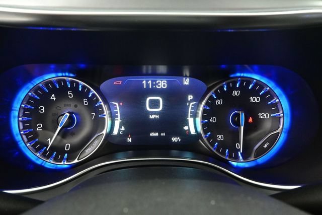 Used 2026 Chrysler Pacifica Limited FWD image 7