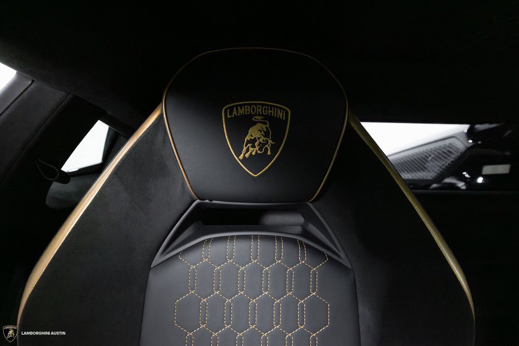 Used 2025 Lamborghini Revuelto image 45