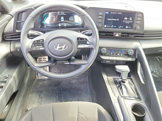 Used 2025 Hyundai Elantra Sport image 4