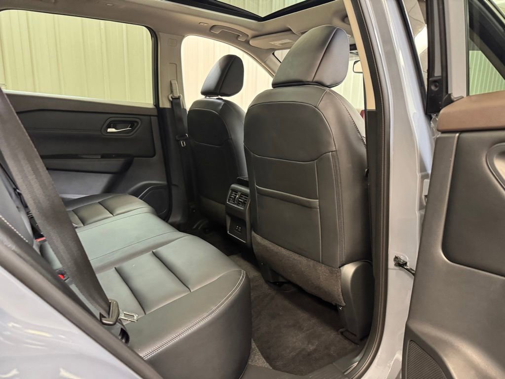 Used 2023 Nissan Rogue SL AWD/4WD image 26