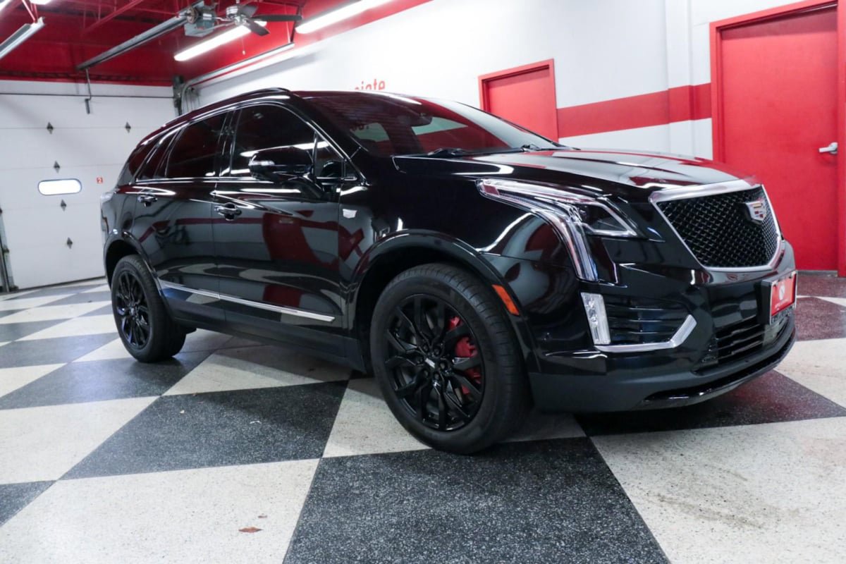 Used 2023 Cadillac XT5 Sportv w/ Technology Package AWD/4WD image 2