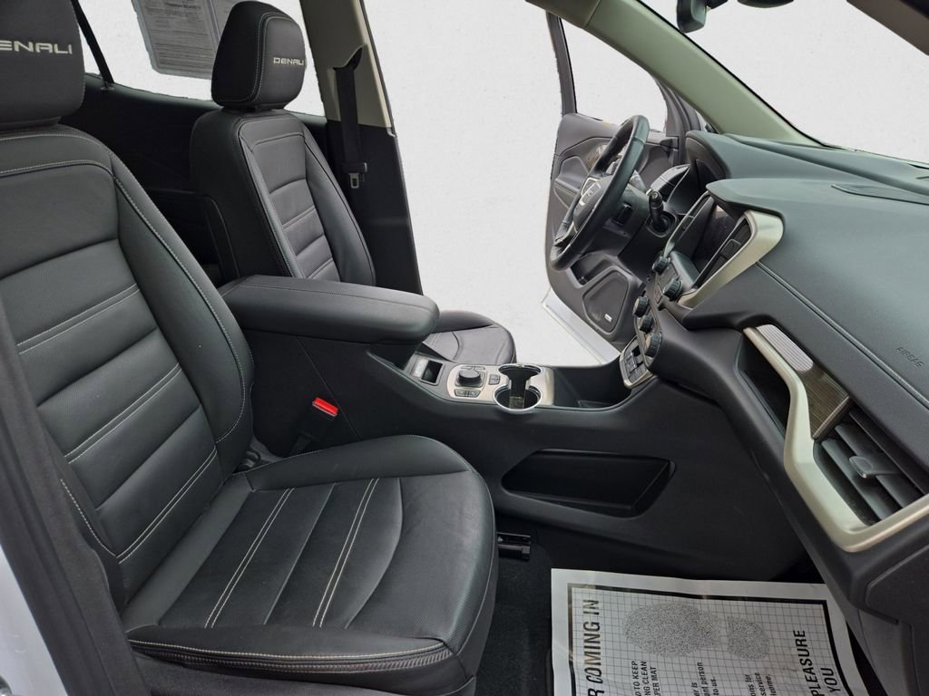 Used 2023 GMC Terrain Denali w/ Denali Premium Package image 23