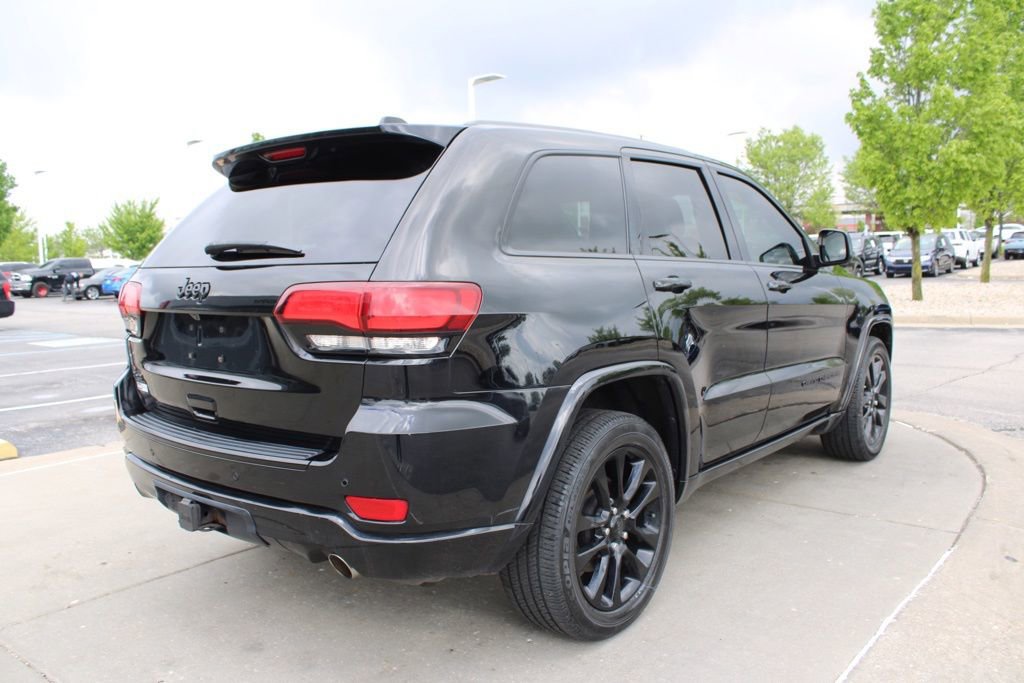 Used 2017 Jeep Grand Cherokee Altitude AWD/4WD image 7