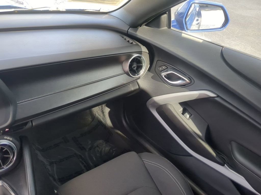 Used 2020 Chevrolet Camaro LT image 24