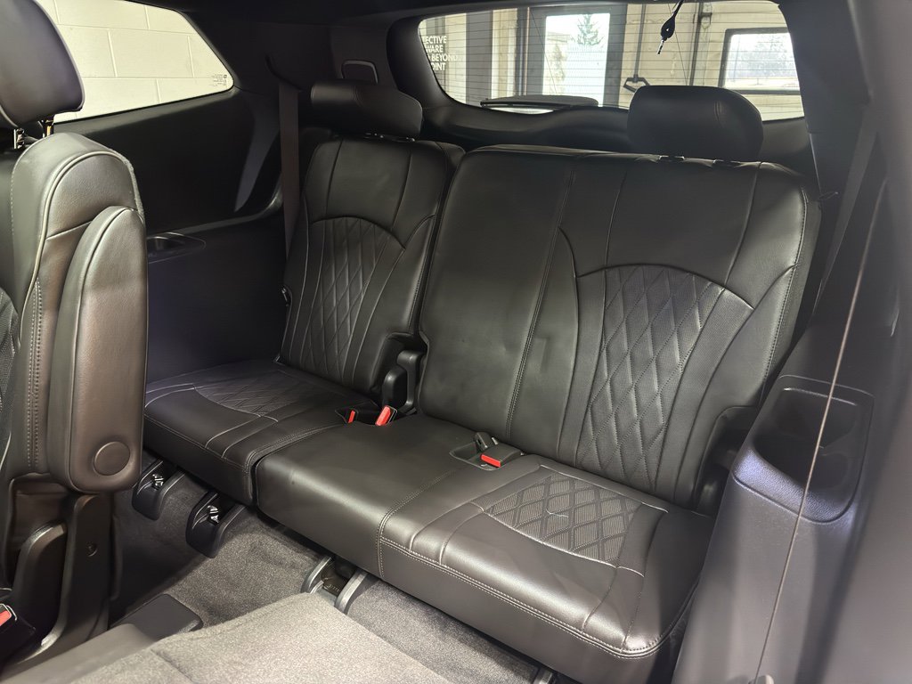 Used 2024 Buick Enclave Avenir image 14