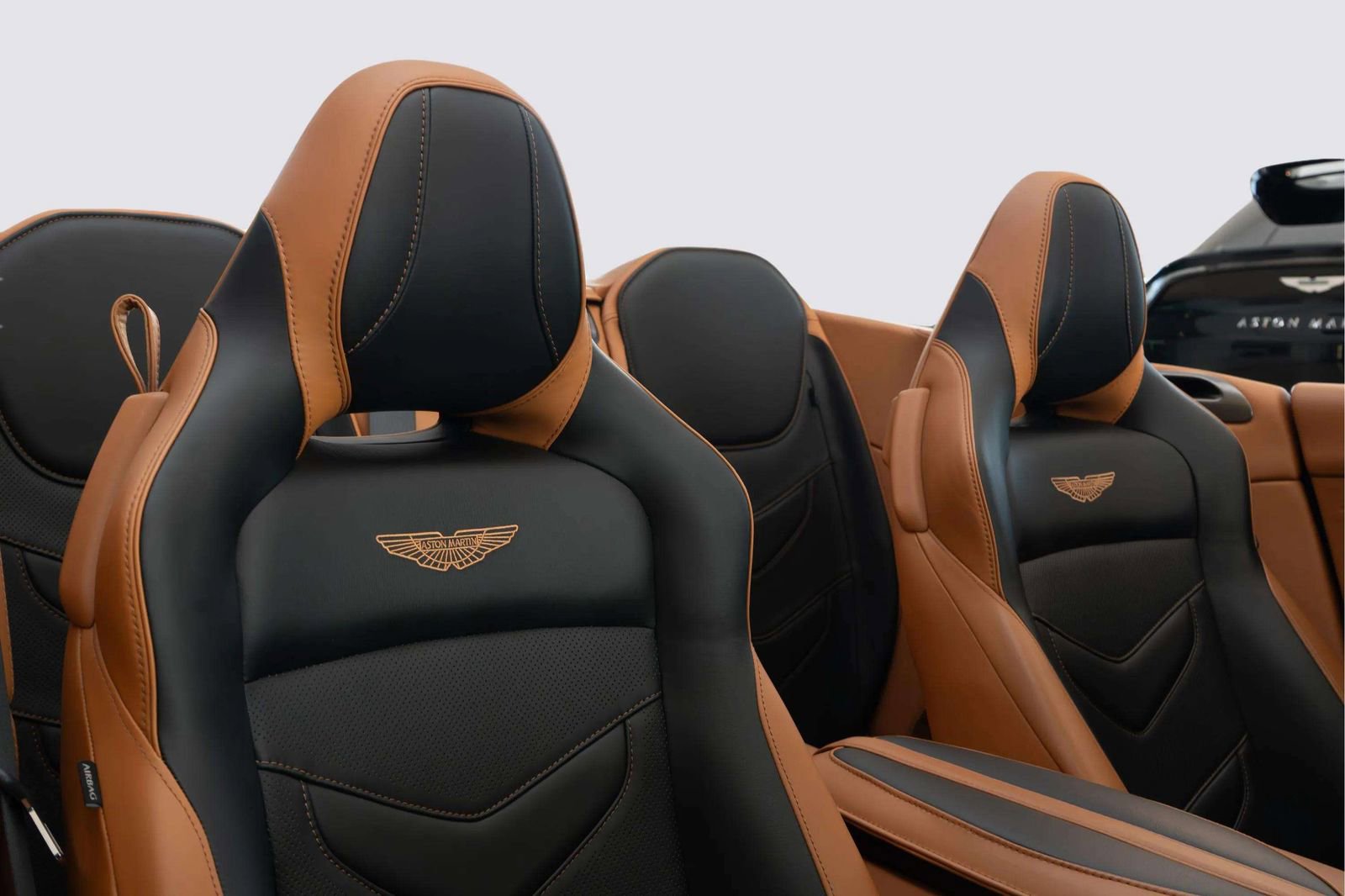 Used 2021 Aston Martin DBS Superleggera Volante image 22