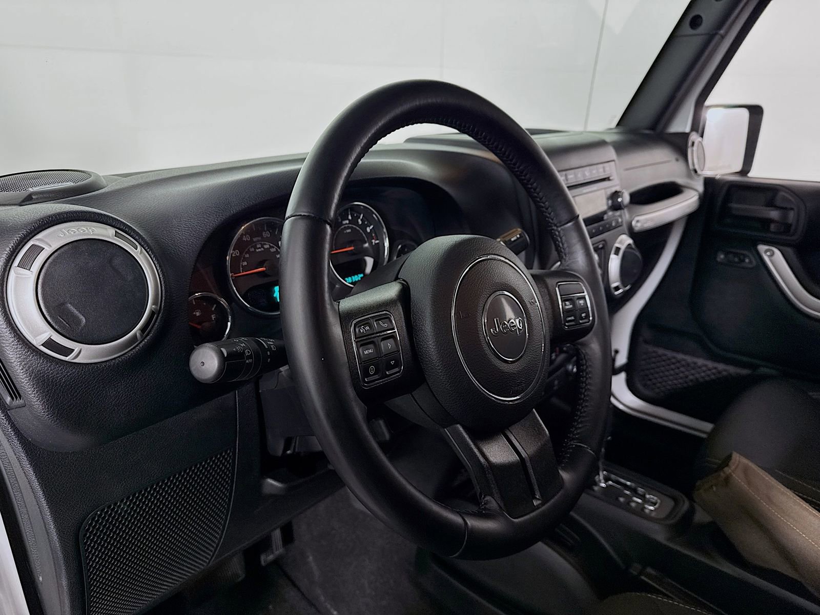 Used 2018 Jeep Wrangler Unlimited Sahara w/ Connectivity Group image 7