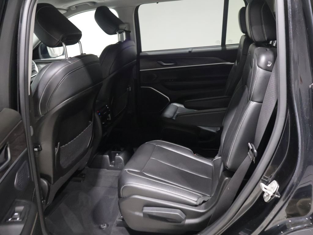Used 2023 Jeep Grand Cherokee L Limited w/ Luxury Tech Group II AWD/4WD image 18