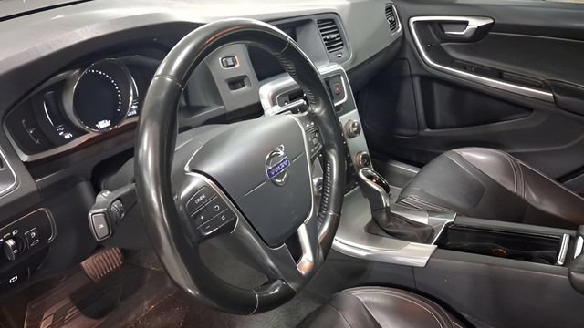 Used 2018 Volvo V60 T5 Dynamic w/ Vision Package FWD image 25