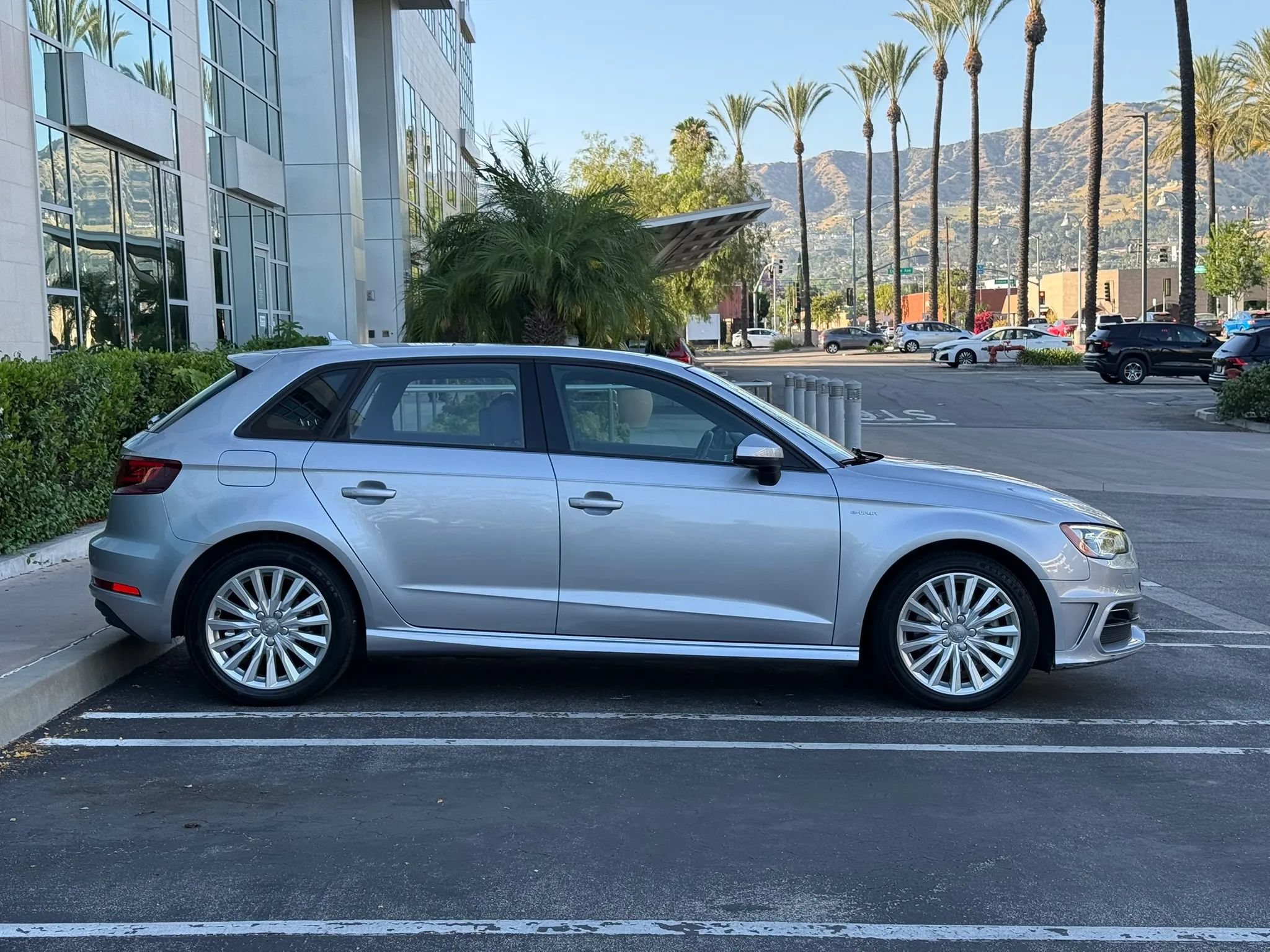 Used 2016 Audi A3 e-tron Premium w/ 17" Wheel Package FWD image 6