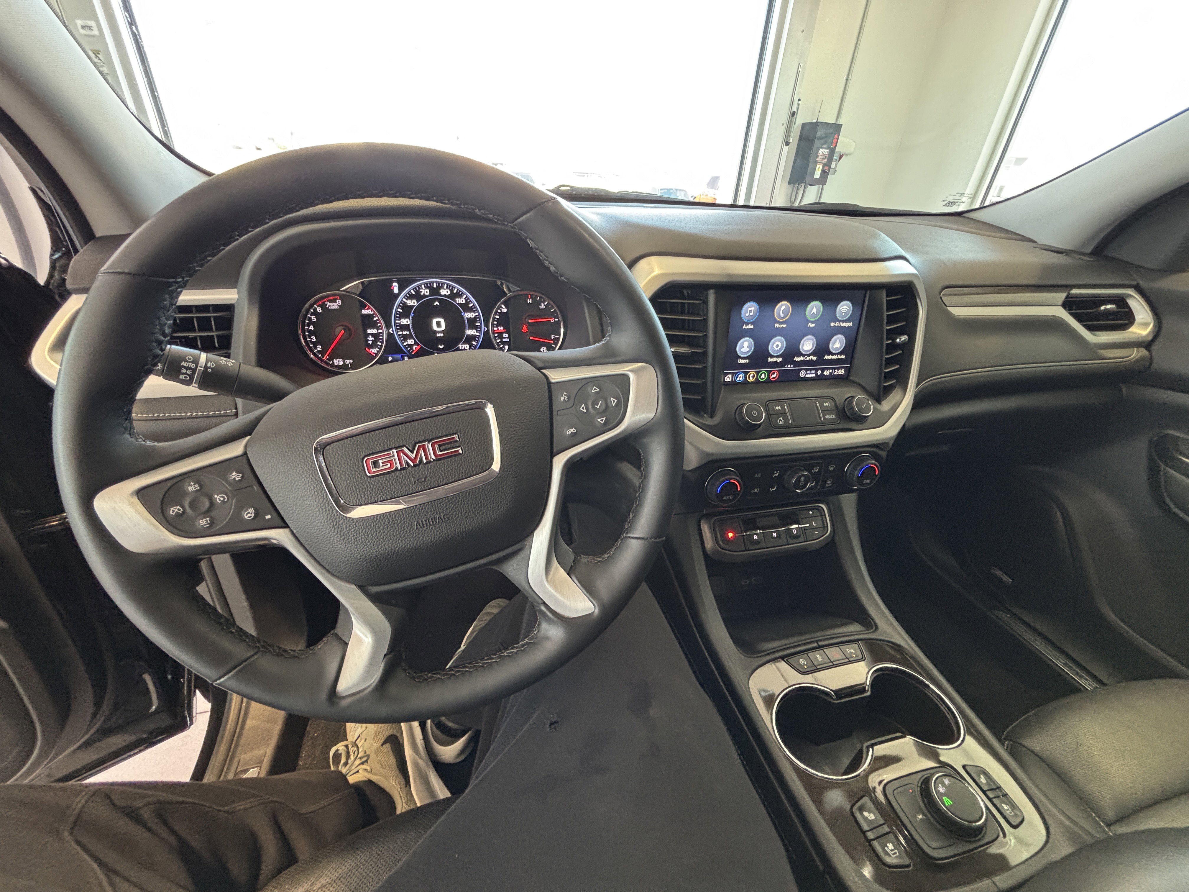 Used 2023 GMC Acadia SLT w/ Elevation Edition FWD image 11