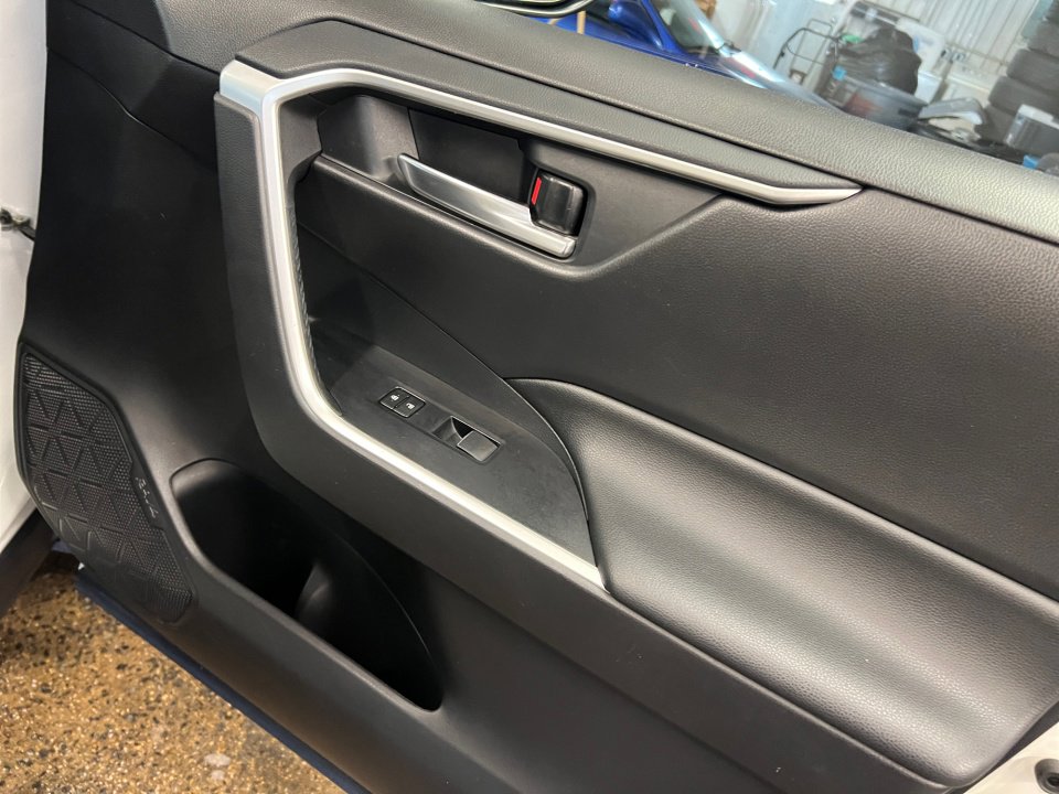 Used 2021 Toyota RAV4 XLE Premium image 35