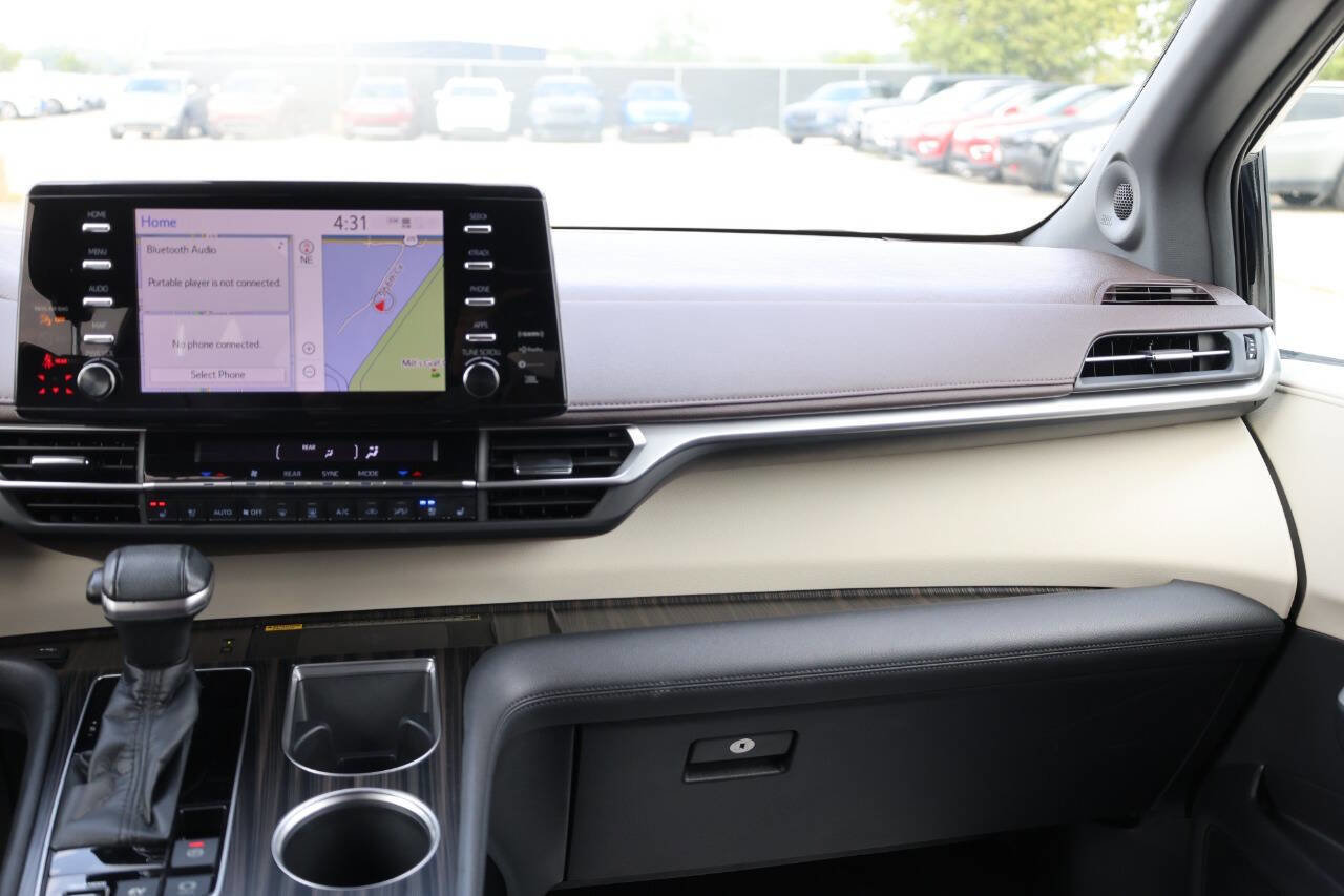Used 2021 Toyota Sienna Platinum AWD/4WD image 26