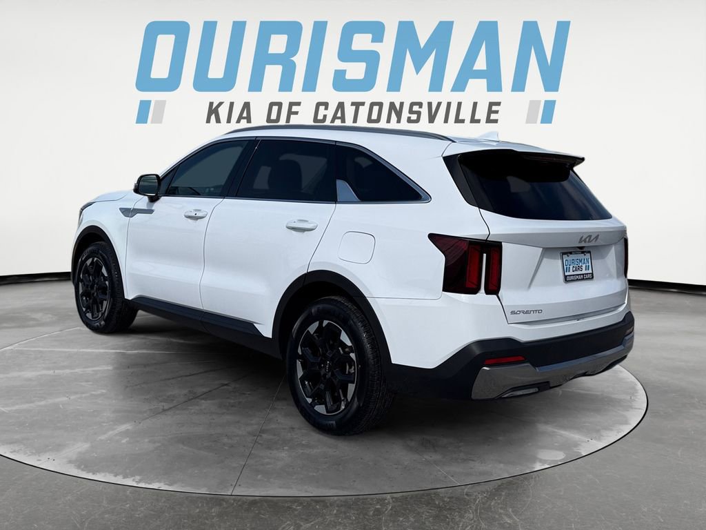 Used 2024 Kia Sorento S image 4