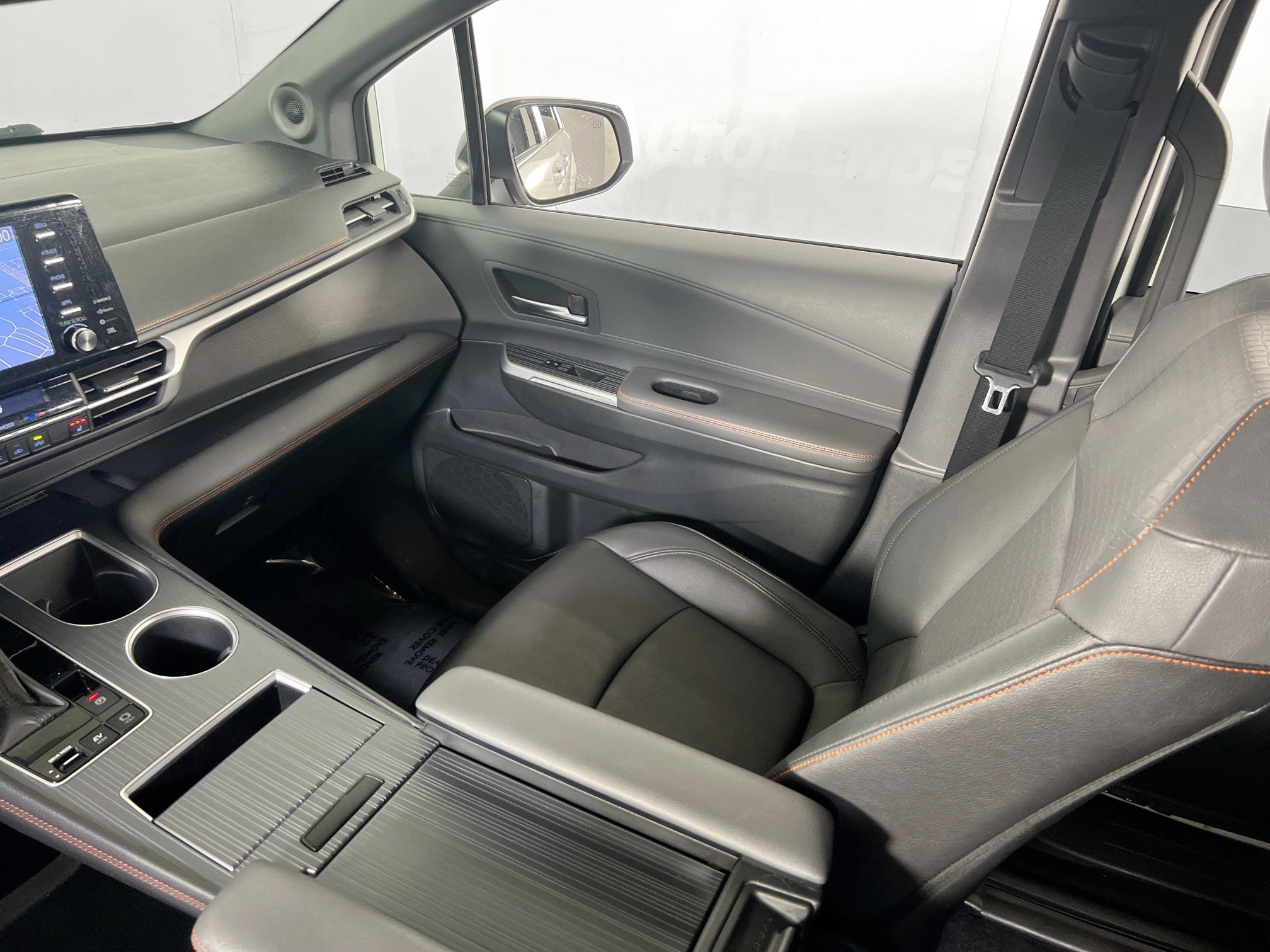 Used 2022 Toyota Sienna XSE image 24