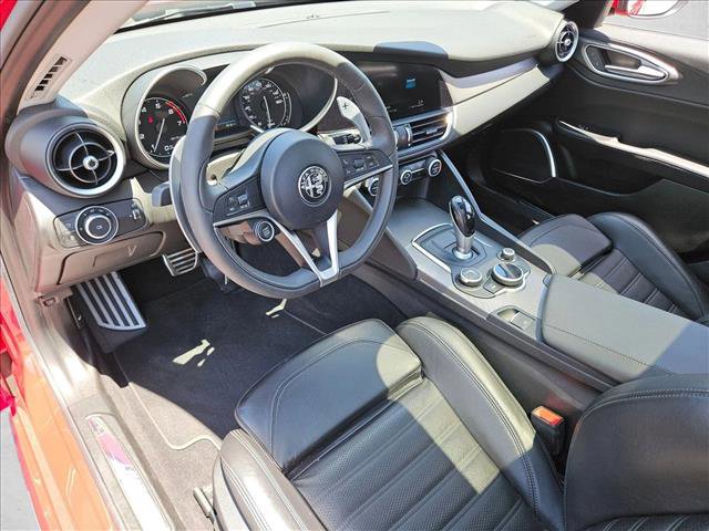 Used 2018 Alfa Romeo Giulia Ti Sport w/ Quick Order Package 22U Sport RWD image 10