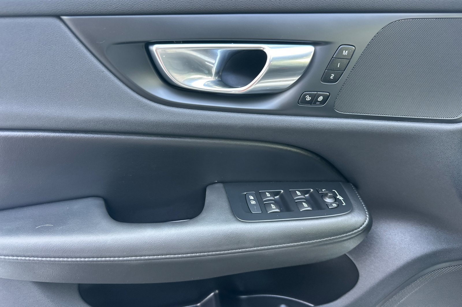 Certified 2025 Volvo V60 B5 Cross Country Plus image 11