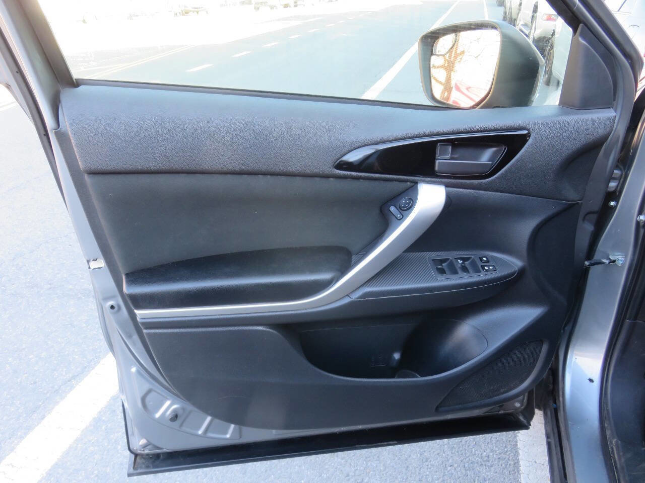 Used 2018 Mitsubishi Eclipse Cross ES FWD image 25