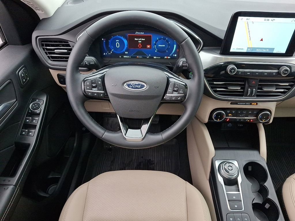 Used 2022 Ford Escape Titanium w/ Class II Trailer Tow Package image 2