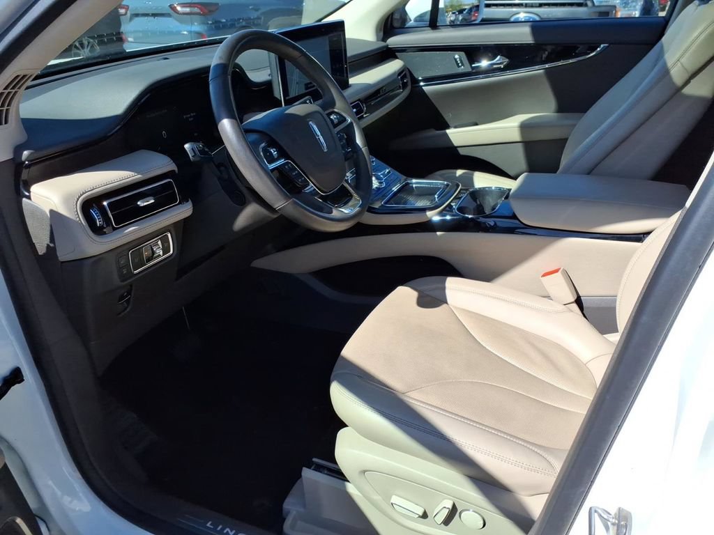 Used 2023 Lincoln Nautilus Reserve AWD/4WD image 10