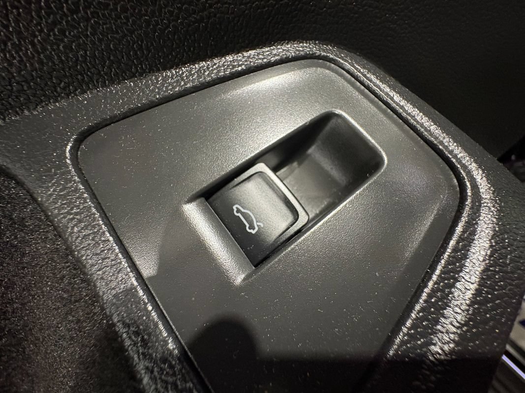 Used 2022 Volkswagen Tiguan SE R-Line AWD/4WD image 32