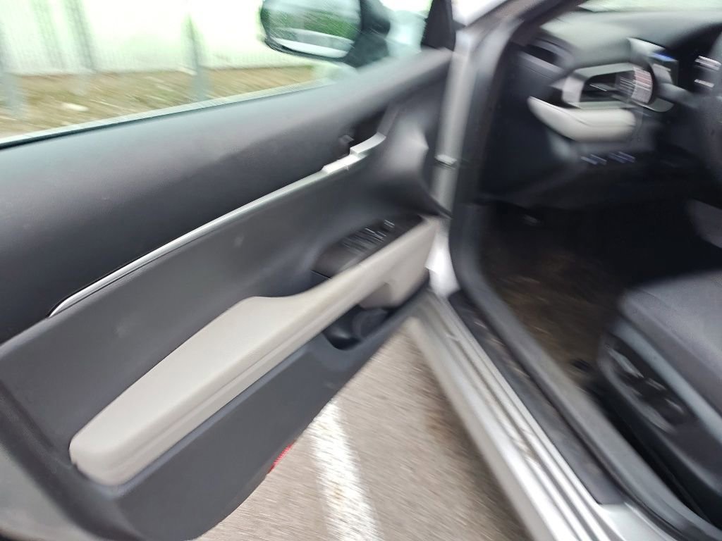 Used 2023 Toyota Camry LE FWD image 5