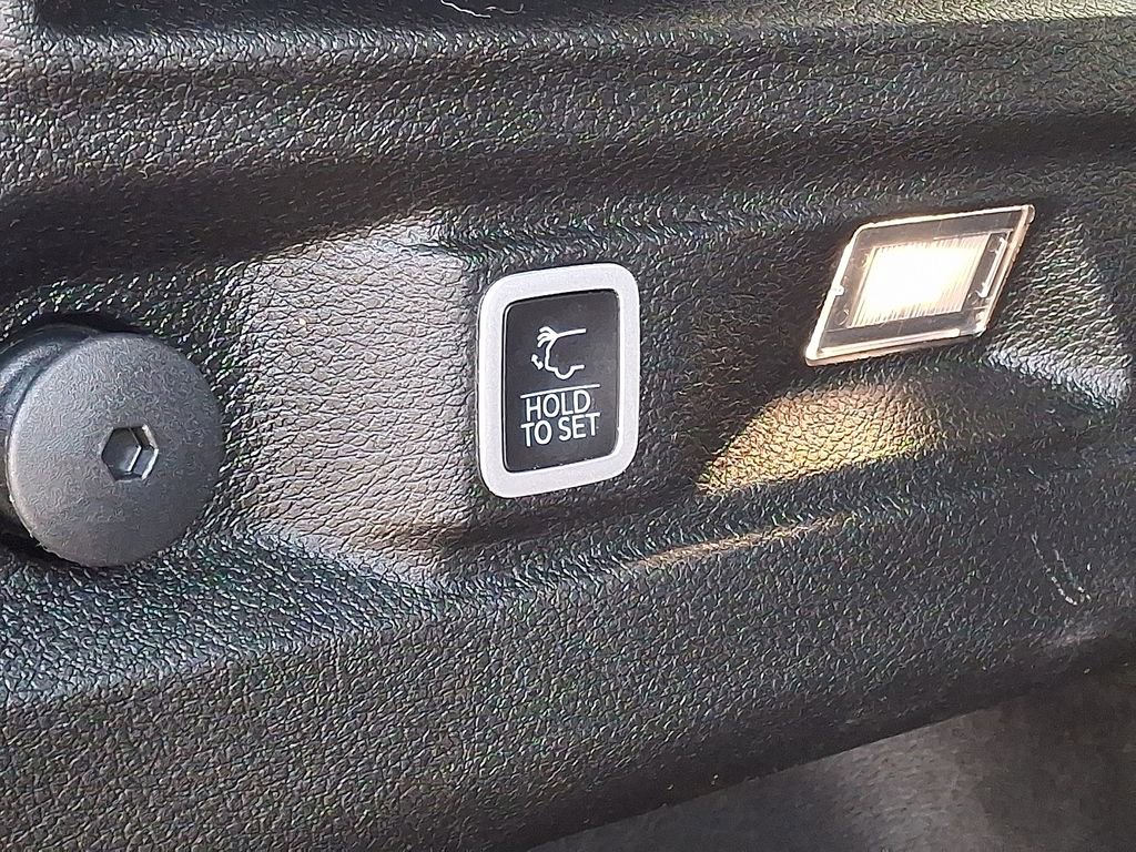 Used 2023 Jeep Grand Cherokee L Altitude image 30