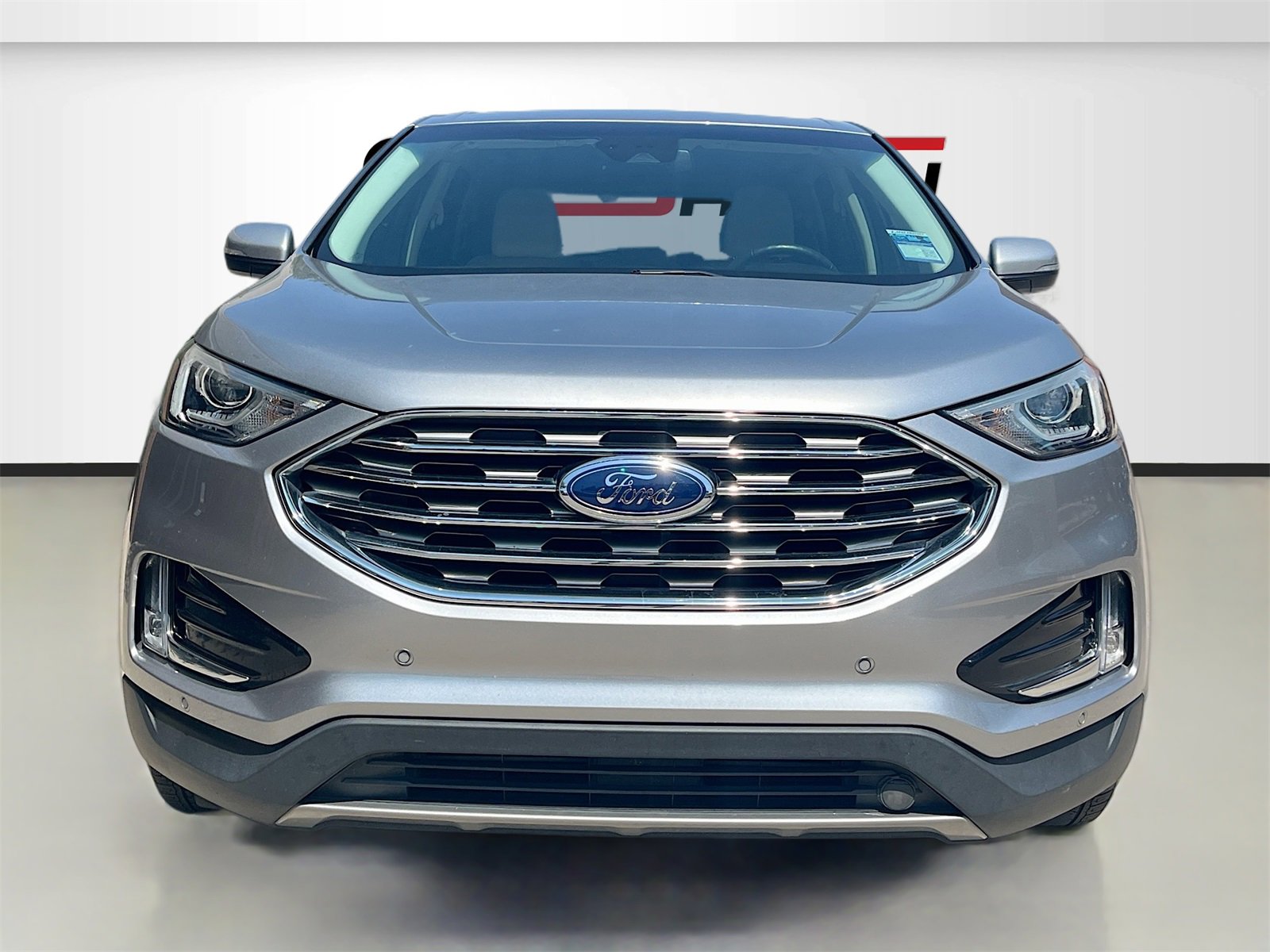 Used 2022 Ford Edge Titanium image 2
