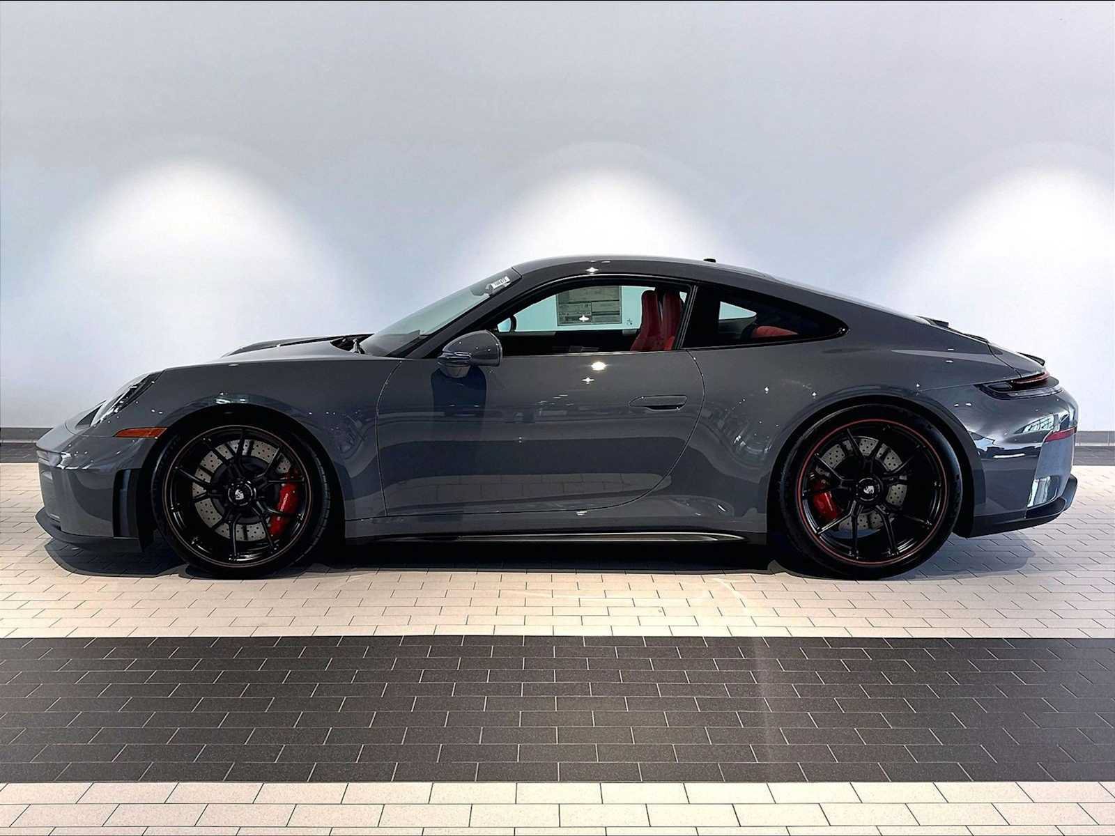 New 2026 Porsche 911 GT3 RWD image 2