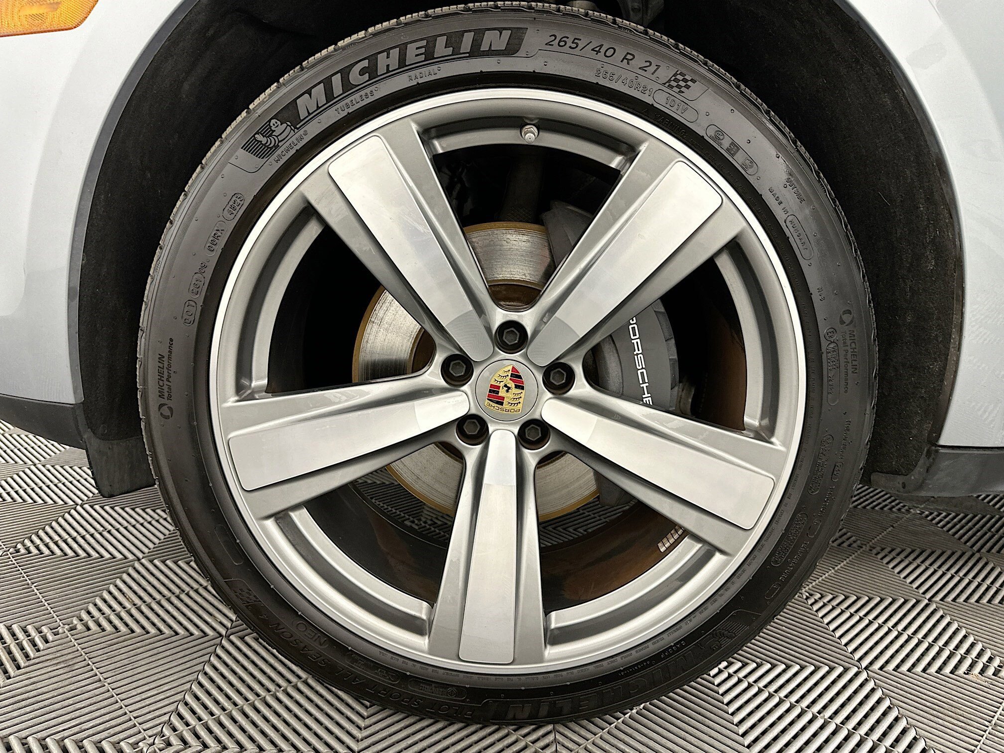 Used 2024 Porsche Macan AWD/4WD image 35