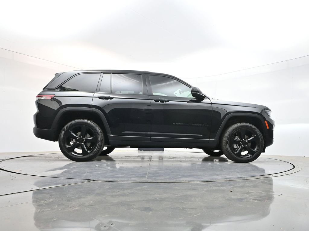 Used 2025 Jeep Grand Cherokee Limited w/ Black Appearance Package image 37